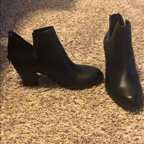 Simply Vera Wang Black Booties NWT - Picture 2 of 4